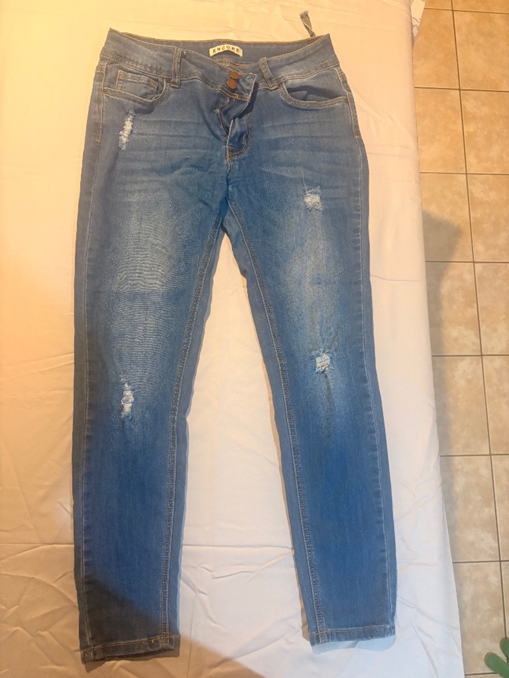 Woman’s skinny jeans